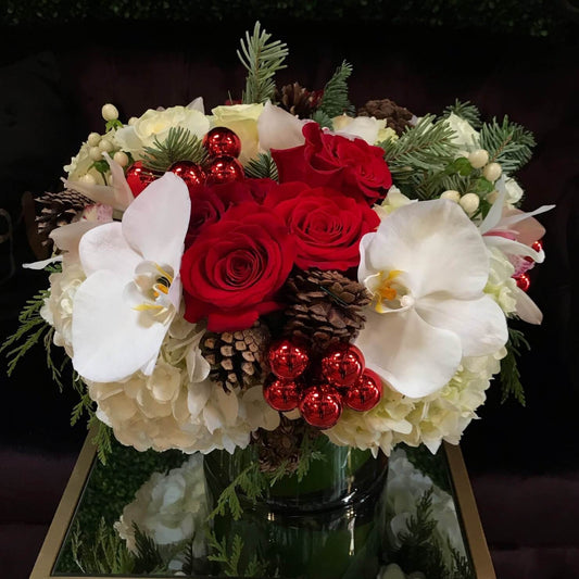 Santa's Dream Red Roses Flower Arrangement Romanian Flower Shop